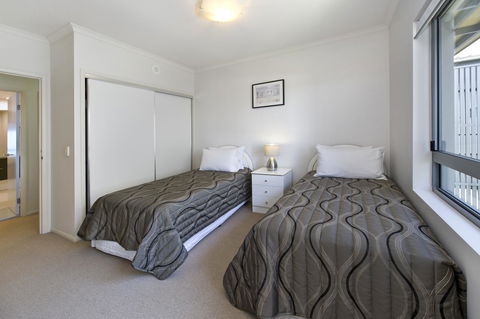 On The Bay Apartments - New Castle Holiday 17