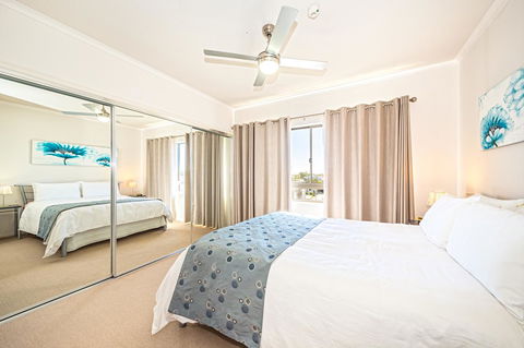 On The Bay Apartments - New Castle Holiday 2