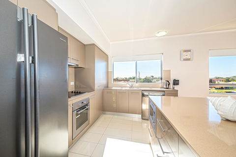 On The Bay Apartments - New Castle Holiday 3