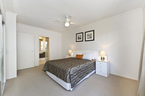 On The Bay Apartments - New Castle Holiday 19