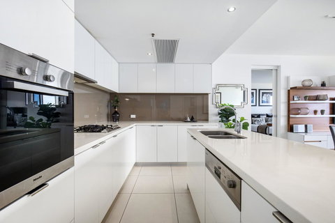 Ultra Broadbeach - New Castle Holiday 19