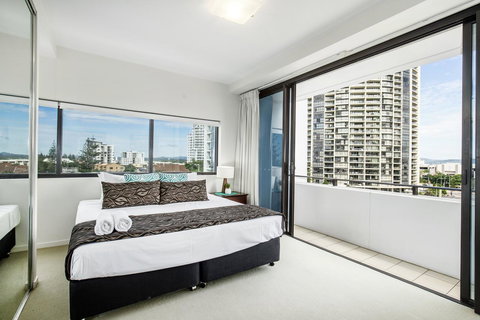 Ultra Broadbeach - New Castle Holiday 7