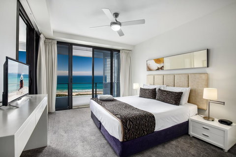 Ultra Broadbeach - New Castle Holiday 33