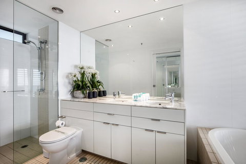 Ultra Broadbeach - New Castle Holiday 14