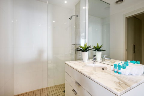 Ultra Broadbeach - New Castle Holiday 29