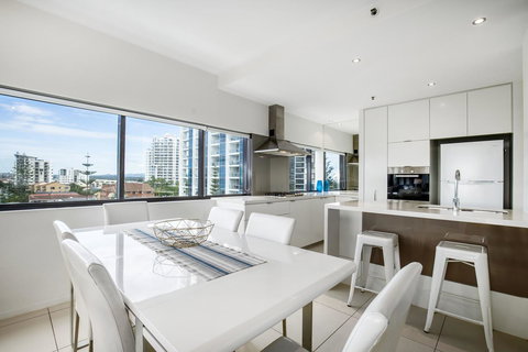 Ultra Broadbeach - New Castle Holiday 9