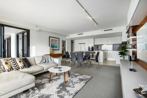 Ultra Broadbeach - New Castle Holiday 12