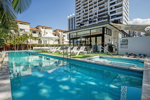 Ultra Broadbeach - New Castle Holiday 4