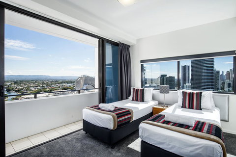Ultra Broadbeach - New Castle Holiday 27