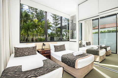 Ultra Broadbeach - New Castle Holiday 21