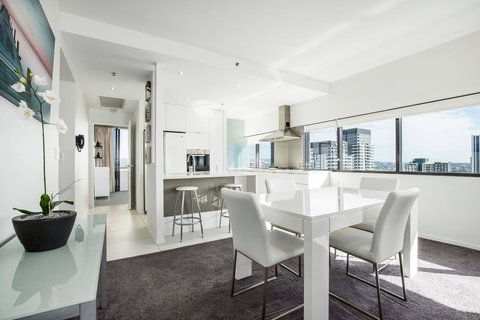 Ultra Broadbeach - New Castle Holiday 30