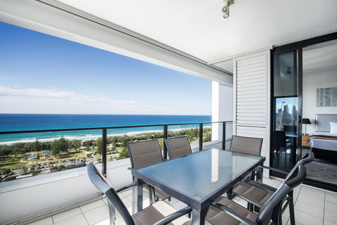 Ultra Broadbeach - New Castle Holiday 32