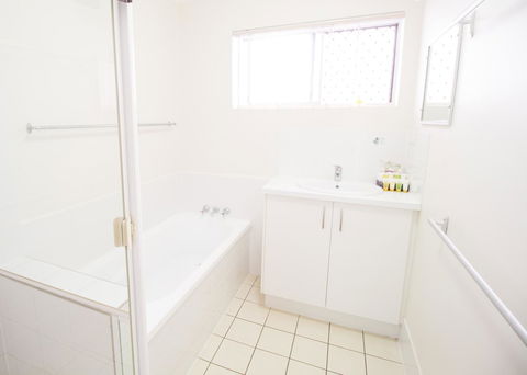 Aabon Apartments & Motel - New Castle Holiday 21