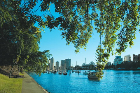 Oaks Brisbane River City Suites - New Castle Holiday 15