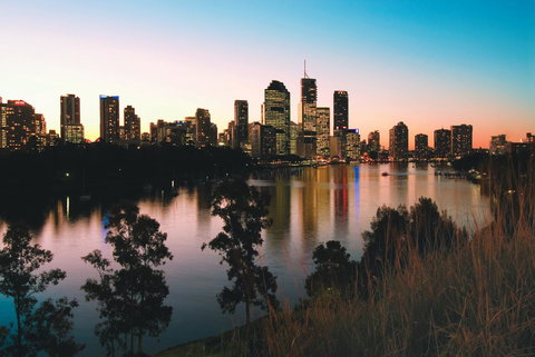 Oaks Brisbane River City Suites - New Castle Holiday 14