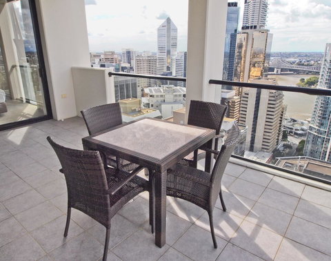 Oaks Brisbane River City Suites - New Castle Holiday 7