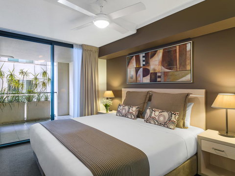 Oaks Brisbane River City Suites - New Castle Holiday 6