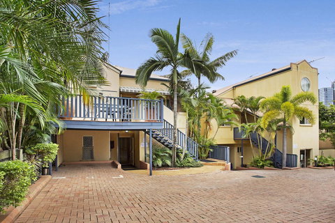 City Palms Brisbane - New Castle Holiday 31