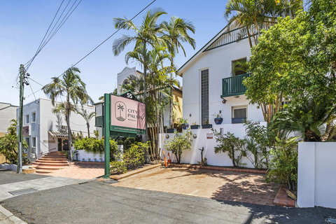 City Palms Brisbane - New Castle Holiday 0
