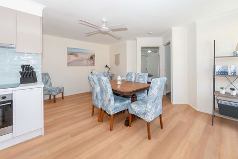 Waterfront Theme Park Getaway - New Castle Holiday 5