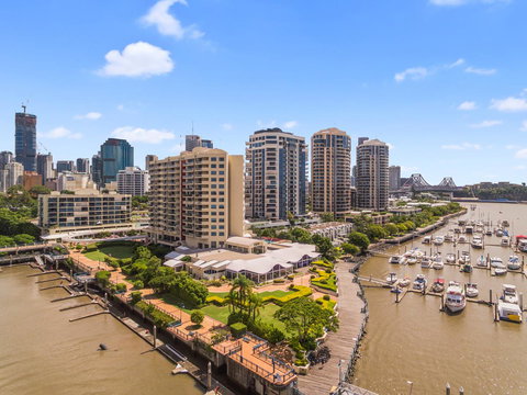 Dockside Brisbane - New Castle Holiday 1