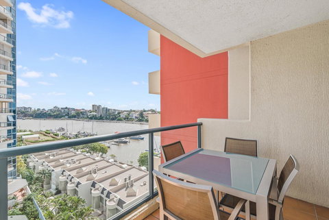 Dockside Brisbane - New Castle Holiday 21