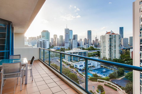 Dockside Brisbane - New Castle Holiday 40
