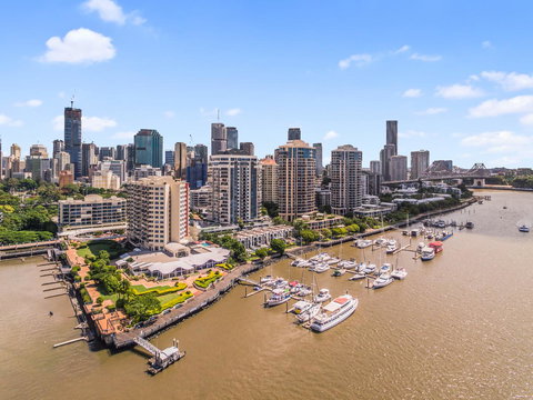 Dockside Brisbane - New Castle Holiday 13