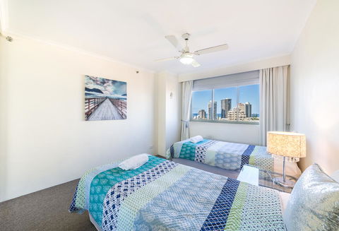 The Meriton Apartments On Main Beach - New Castle Holiday 3
