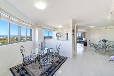 The Meriton Apartments On Main Beach - New Castle Holiday 15