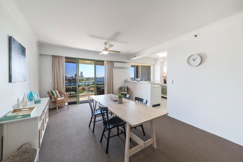 The Meriton Apartments On Main Beach - New Castle Holiday 14
