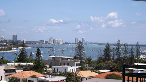 The Meriton Apartments On Main Beach - New Castle Holiday 28