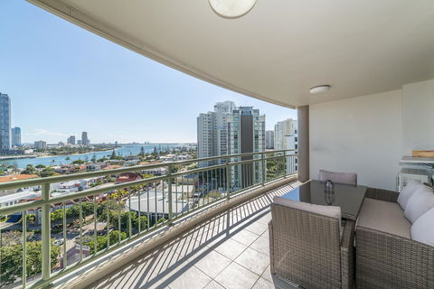 The Meriton Apartments On Main Beach - New Castle Holiday 23