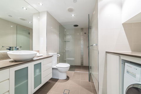 The Meriton Apartments On Main Beach - New Castle Holiday 18