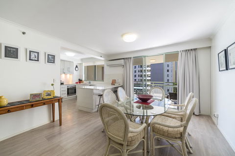 The Meriton Apartments On Main Beach - New Castle Holiday 2