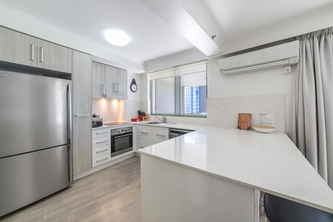 The Meriton Apartments On Main Beach - New Castle Holiday 12