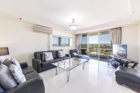 The Meriton Apartments On Main Beach - New Castle Holiday 13