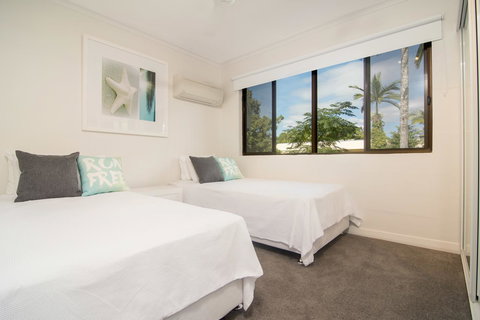 Tropical Reef Apartments - New Castle Holiday 8
