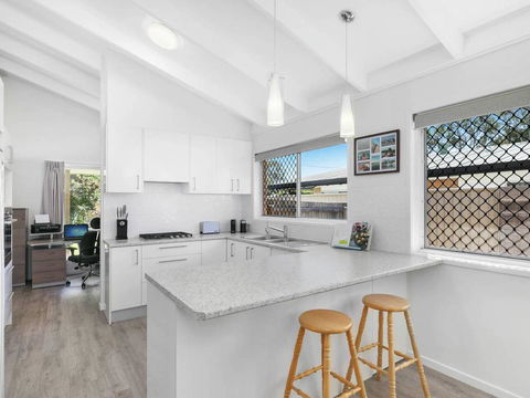 Beautiful Home- Walk To Beach-Short Drive To Noosa - New Castle Holiday 0