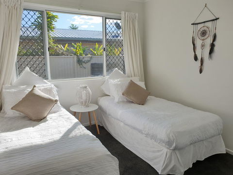 Beautiful Home- Walk To Beach-Short Drive To Noosa - New Castle Holiday 5