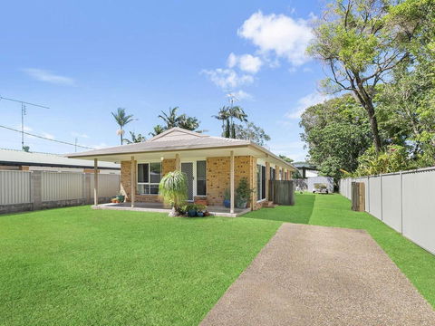 Beautiful Home- Walk To Beach-Short Drive To Noosa - New Castle Holiday 7
