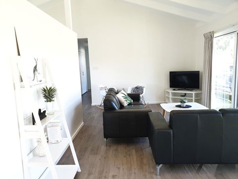 Beautiful Home- Walk To Beach-Short Drive To Noosa - New Castle Holiday 1