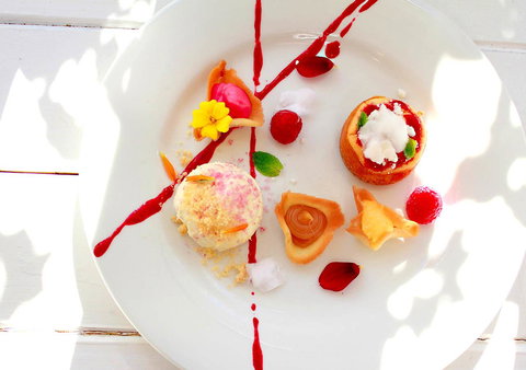 Hampton Estate Wines - New Castle Holiday 25