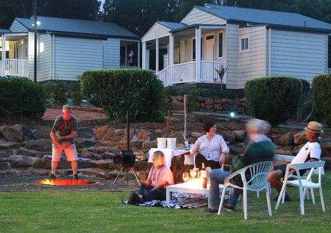 Hampton Estate Wines - New Castle Holiday 18