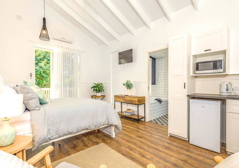 Hampton Estate Wines - New Castle Holiday 7