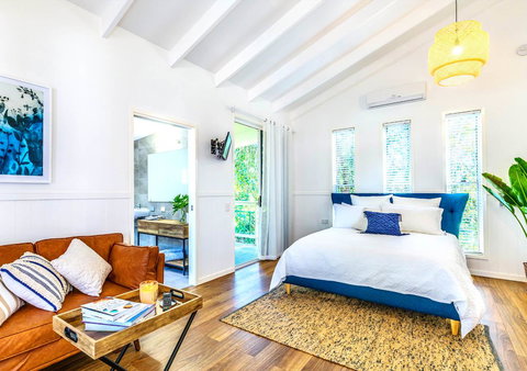 Hampton Estate Wines - New Castle Holiday 23