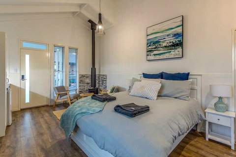 Hampton Estate Wines - New Castle Holiday 5