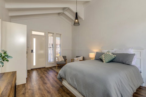 Hampton Estate Wines - New Castle Holiday 31