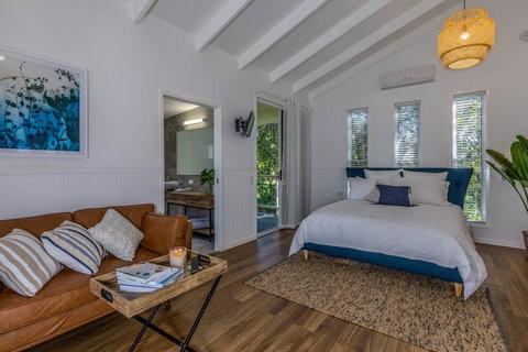 Hampton Estate Wines - New Castle Holiday 30