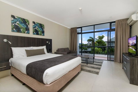 Sunshine Tower Hotel - New Castle Holiday 1